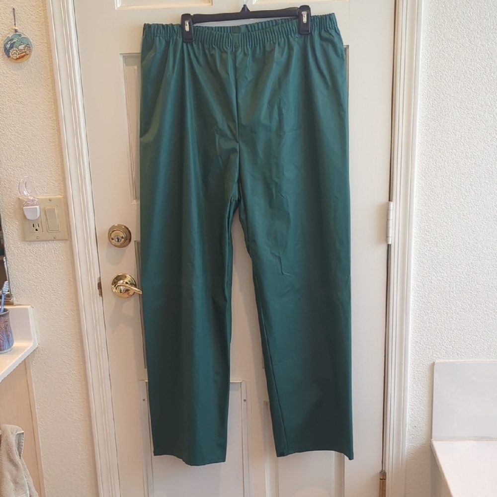 L.L. Bean Green Raincoat Waterproof and Stylish